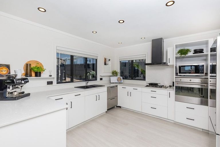 Photo of property in 15a Ascot Avenue, Narrow Neck, Auckland, 0624