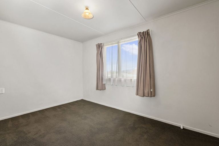 Photo of property in 15 Ross Road, Western Heights, Rotorua, 3015