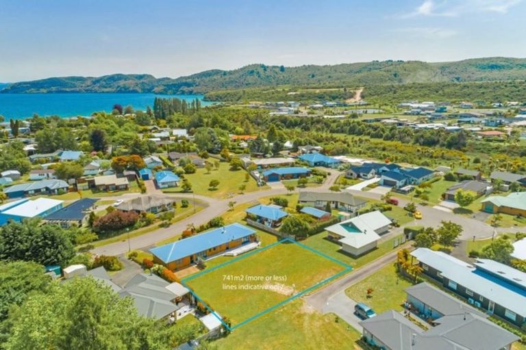 Photo of property in 35 Lakemere Way, Kinloch, Taupo, 3377