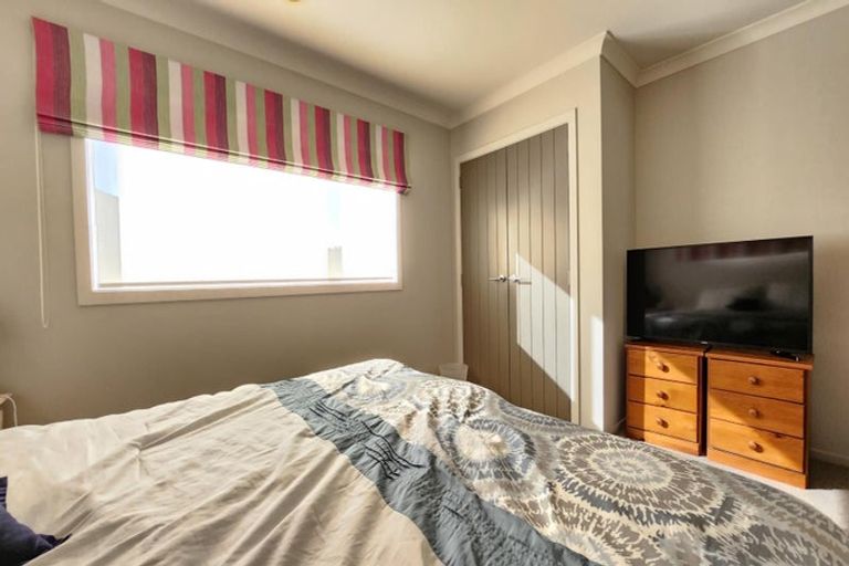 Photo of property in 66 Aotea Drive, Aotea, Porirua, 5024