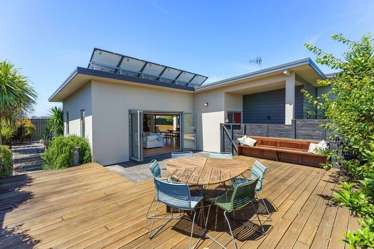 Photo of property in 35 Simpson Crescent, Raumati Beach, Paraparaumu, 5032