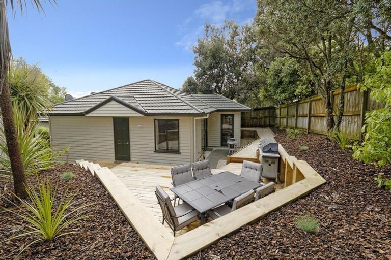 Photo of property in 10a Rena Place, West Harbour, Auckland, 0618