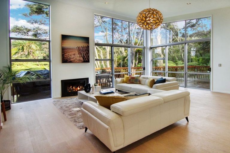 Photo of property in 39 Warner Park Avenue, Laingholm, Auckland, 0604