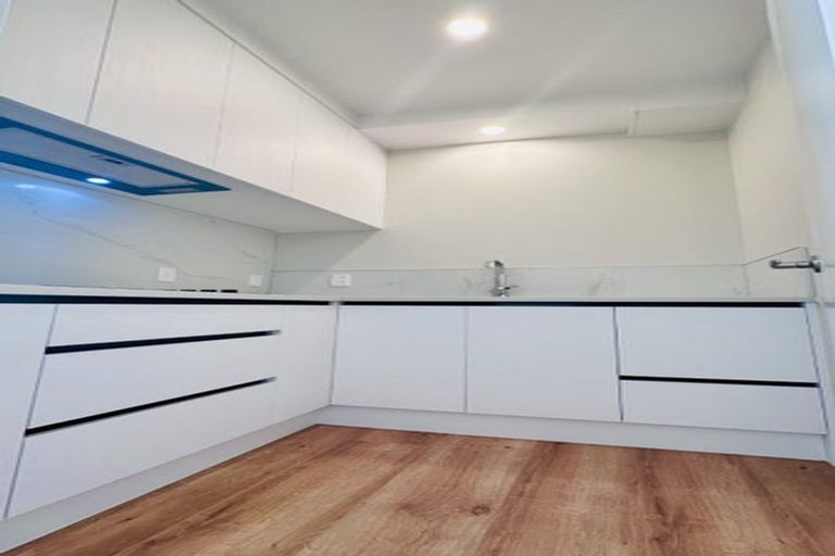 Photo of property in 9c Links Road, New Lynn, Auckland, 0600