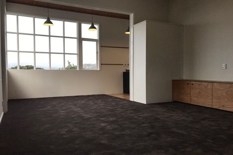 Photo of property in 43 Grant Road, Thorndon, Wellington, 6011