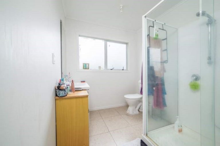 Photo of property in 2/53 Bruce Road, Glenfield, Auckland, 0629