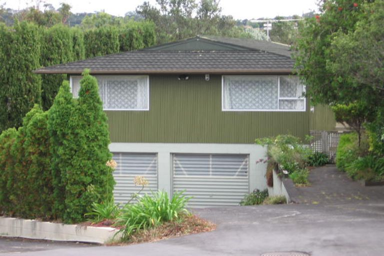Photo of property in 31 Barron Drive, Green Bay, Auckland, 0604