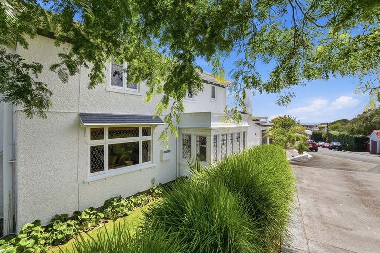 Photo of property in 6 Ridge Lane, New Plymouth, 4310