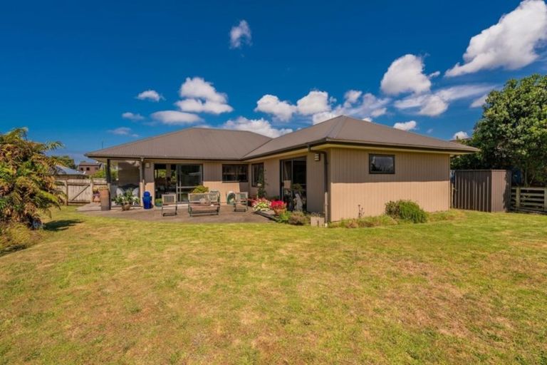 Photo of property in 1/9 Jacaranda Avenue, Beach Haven, Auckland, 0626