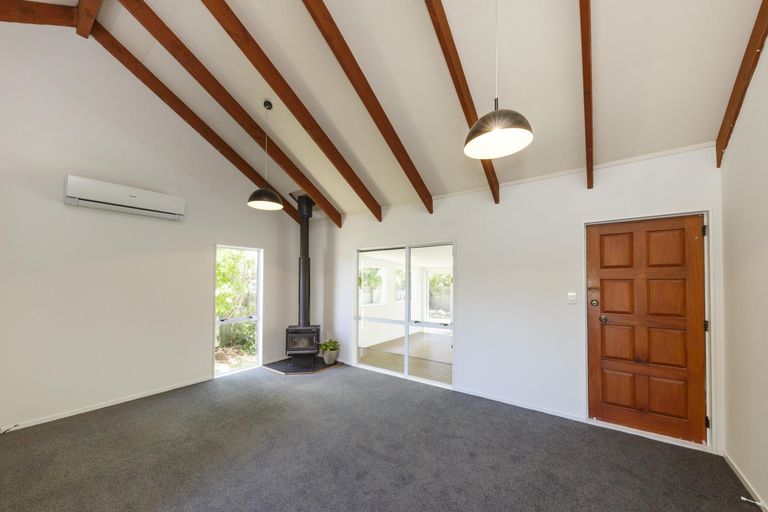 Photo of property in 19 Peppertree Glade, Kelvin Grove, Palmerston North, 4414