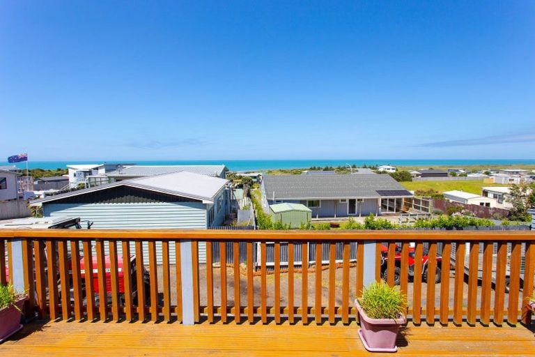 Photo of property in 18 Okiwa Terrace, Waiinu Beach, Whanganui, 4588