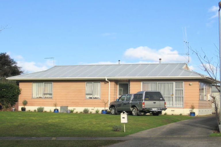 Photo of property in 37 Oakfield Crescent, Pukete, Hamilton, 3200