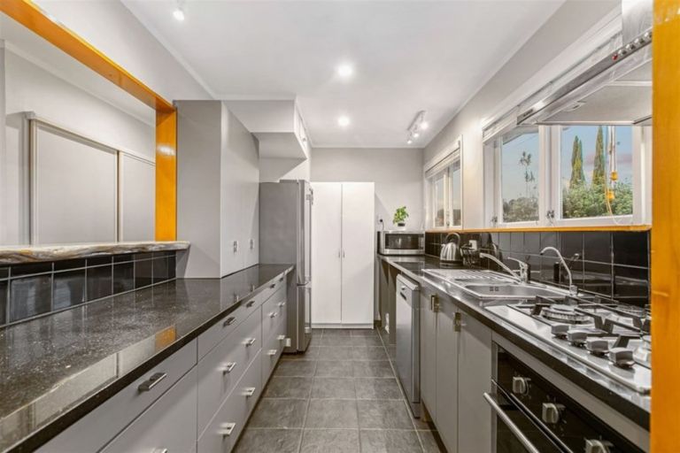 Photo of property in 2/32a Sunnynook Road, Sunnynook, Auckland, 0620