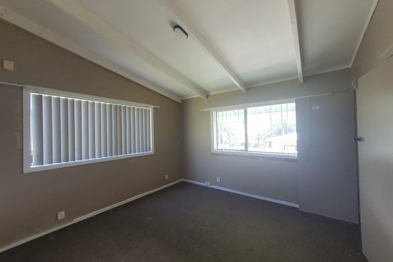 Photo of property in 4104 Great North Road, Glen Eden, Auckland, 0602