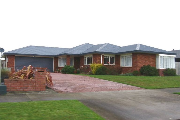 Photo of property in 18 Fernlea Avenue, Kelvin Grove, Palmerston North, 4414