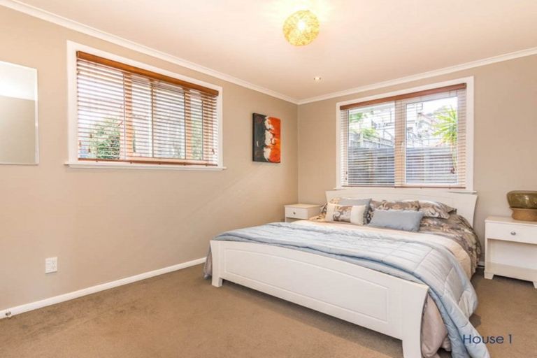 Photo of property in 25a Eastglen Road, Glen Eden, Auckland, 0602