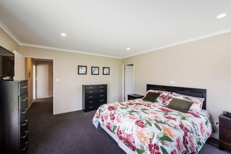 Photo of property in 25 Rodeo Drive, Kelvin Grove, Palmerston North, 4414