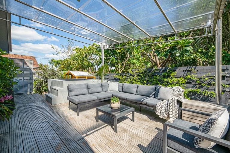 Photo of property in 39 Solar Road, Glen Eden, Auckland, 0602