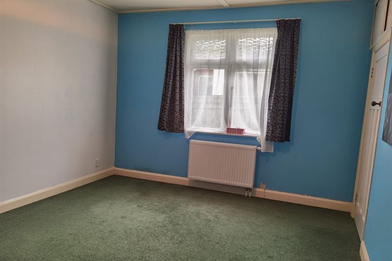 Photo of property in 104 Parkvale Road, Karori, Wellington, 6012