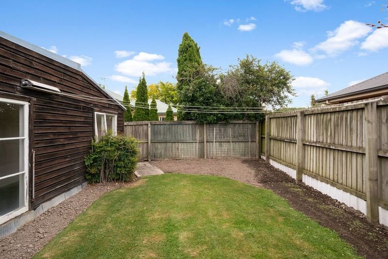 Photo of property in 77 Farquhars Road, Redwood, Christchurch, 8051