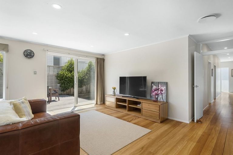 Photo of property in 21 Huka Road, Birkenhead, Auckland, 0626