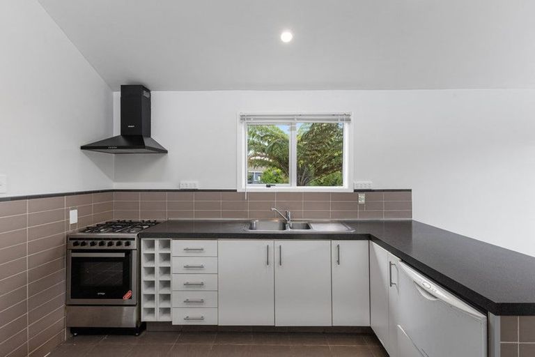 Photo of property in 21b Brian Crescent, Stanmore Bay, Whangaparaoa, 0932