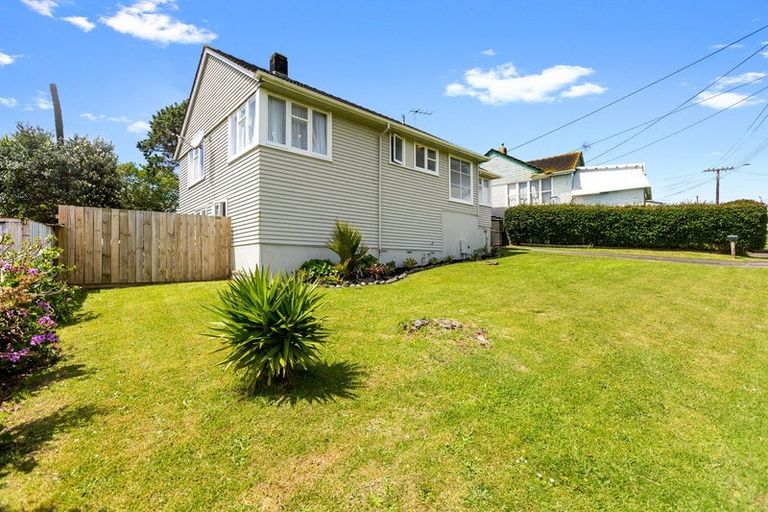 Photo of property in 94 Cook Street, Marfell, New Plymouth, 4310
