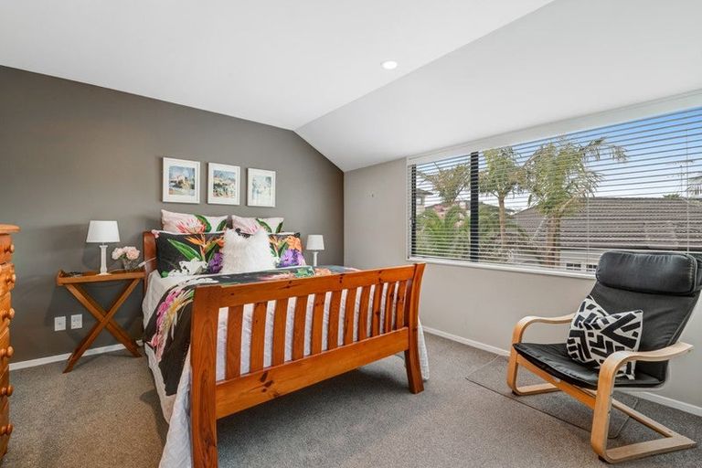 Photo of property in 19 Calypso Way, Unsworth Heights, Auckland, 0632