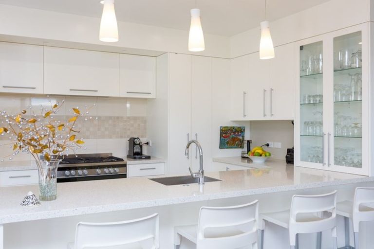 Photo of property in 7a Royal Heights, Glen Avon, New Plymouth, 4312