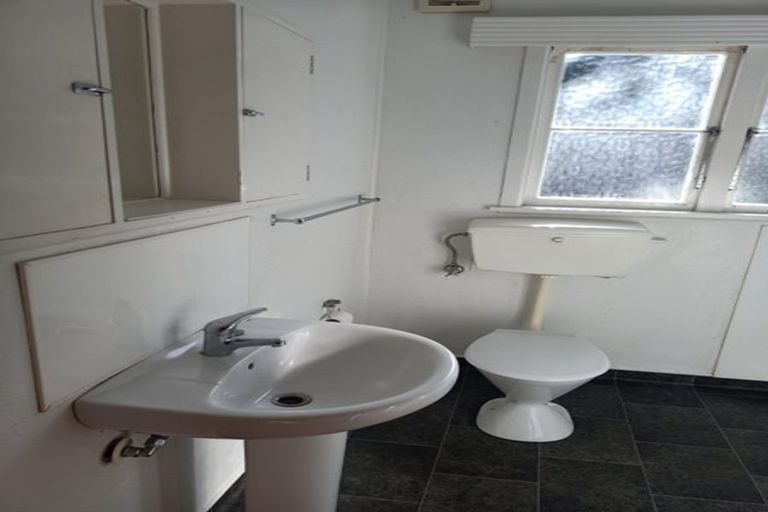 Photo of property in 67b Harbour View Road, Northland, Wellington, 6012