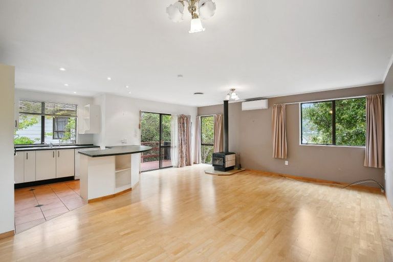 Photo of property in 3 Sasanqua Way, Crofton Downs, Wellington, 6035