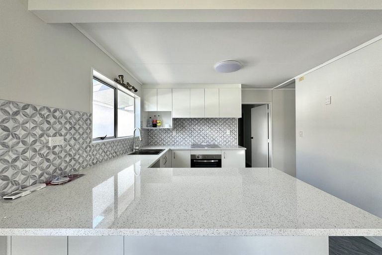 Photo of property in 23 Everglade Drive, Goodwood Heights, Auckland, 2105