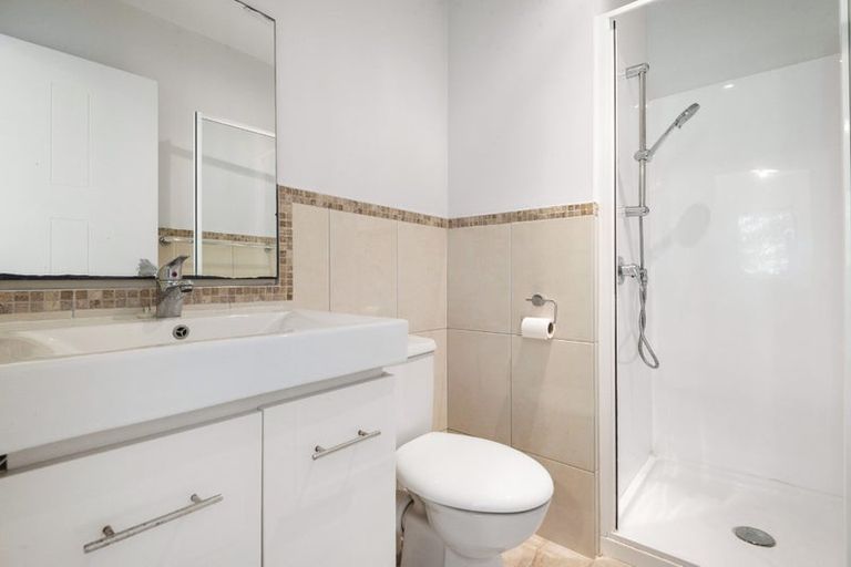 Photo of property in 2/19 Fordham Street, Beach Haven, Auckland, 0626