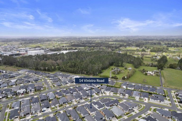 Photo of property in 14 Vinistra Road, Kumeu, 0810