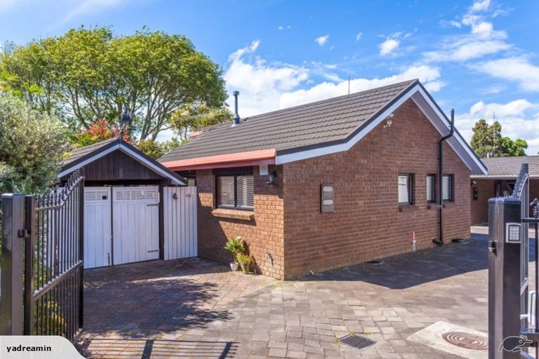 Photo of property in 1/16 Frank Evans Place, Henderson, Auckland, 0610