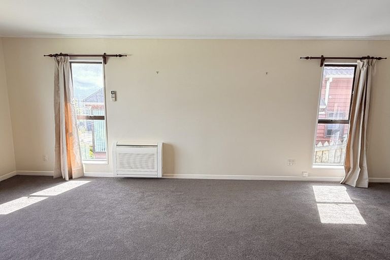 Photo of property in 2 Flint Way, Northland, Wellington, 6012