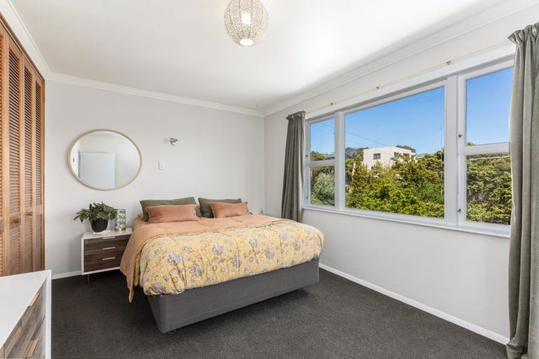 Photo of property in 15 Mana View Road, Paremata, Porirua, 5026