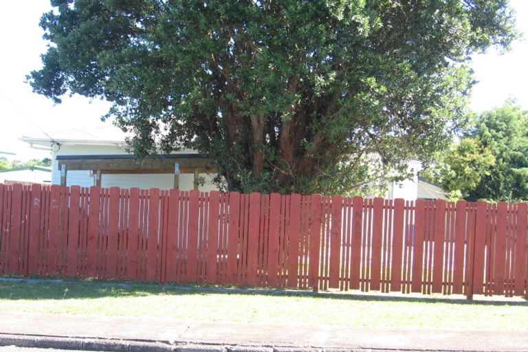 Photo of property in 48 Cobham Crescent, Kelston, Auckland, 0602