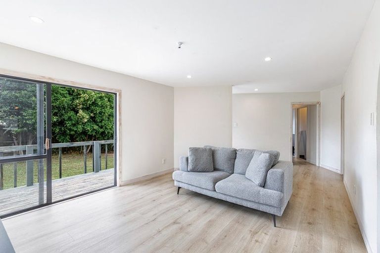 Photo of property in 22 Landsdale Place, Massey, Auckland, 0614