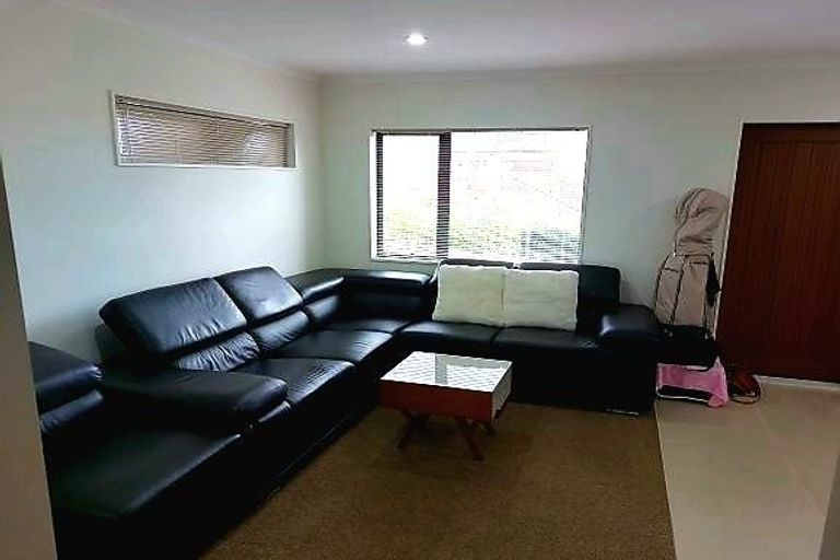 Photo of property in 9 White Heron Drive, Massey, Auckland, 0614