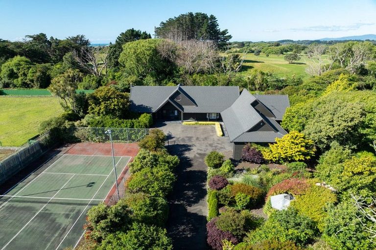 Photo of property in 5 Lavinia Grove, Waikanae Beach, Waikanae, 5036