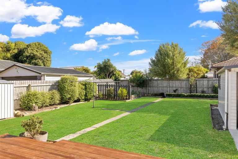 Photo of property in 7 Pinehurst Crescent, Russley, Christchurch, 8042