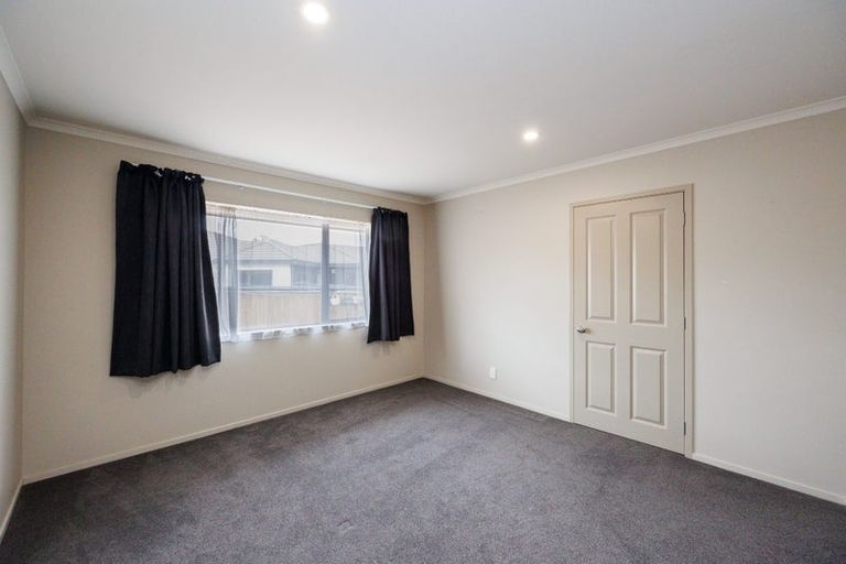 Photo of property in 12 Johnstone Drive, Fitzherbert, Palmerston North, 4410