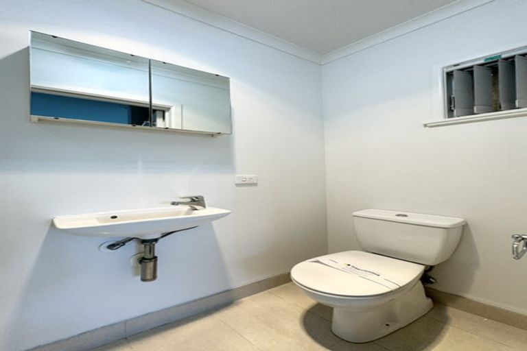 Photo of property in 79 Stanley Road, Glenfield, Auckland, 0629