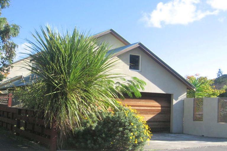Photo of property in 8 Pitoitoi Road, Days Bay, Lower Hutt, 5013