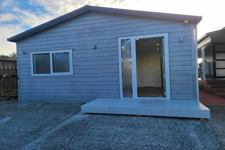 Photo of property in 5 Foyle Place, Glendene, Auckland, 0602