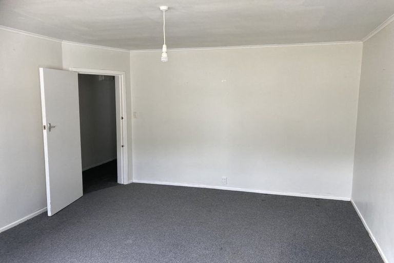 Photo of property in 87 Queens Drive, Lyall Bay, Wellington, 6022