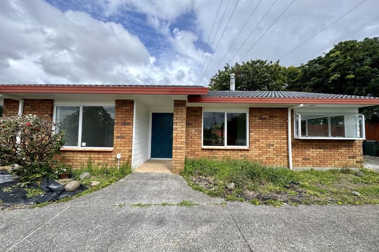 Photo of property in 6 Porter Avenue, Te Atatu South, Auckland, 0610