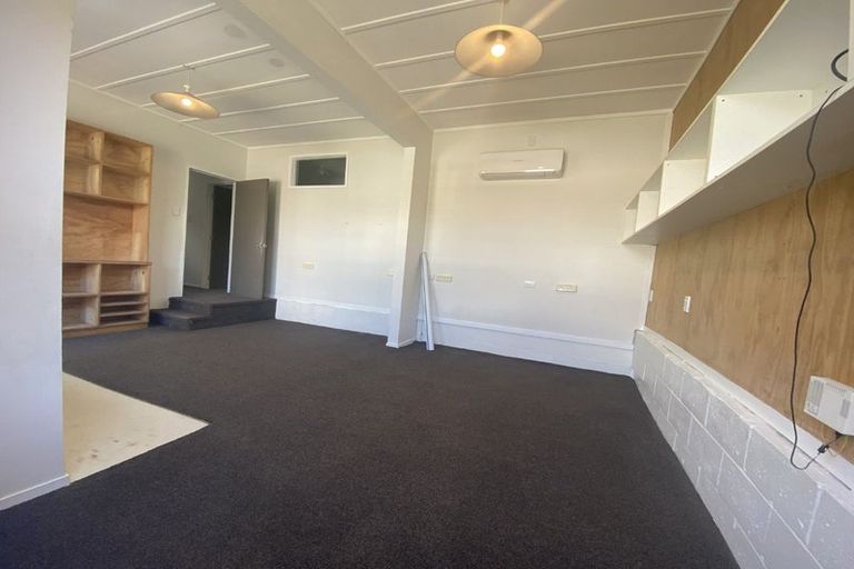 Photo of property in 83 Sunset Road, Totara Vale, Auckland, 0632