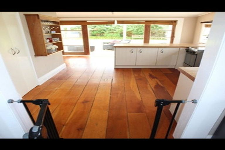 Photo of property in 27 Oxford Street, Fairfield, Hamilton, 3214